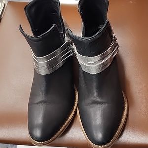 Diba True "Sly Fox" Ankle Booties Excellent Condition
